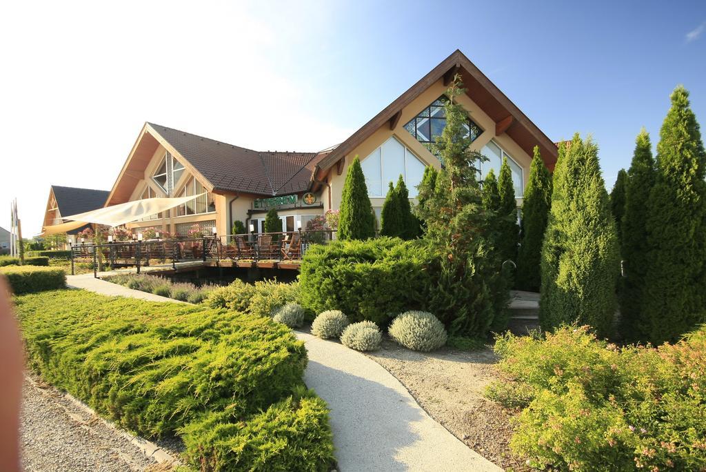 Orchidea Hotel Lipót Zewnętrze zdjęcie