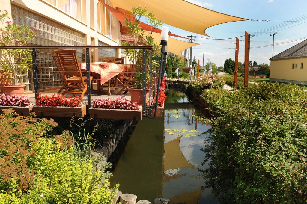 Orchidea Hotel Lipót Zewnętrze zdjęcie