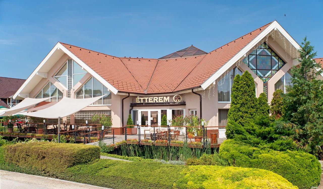 Orchidea Hotel Lipót Zewnętrze zdjęcie