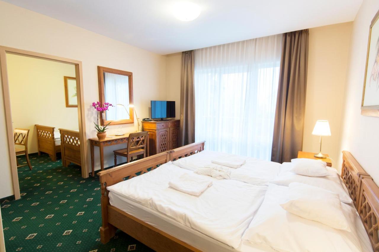 Orchidea Hotel Lipót Zewnętrze zdjęcie