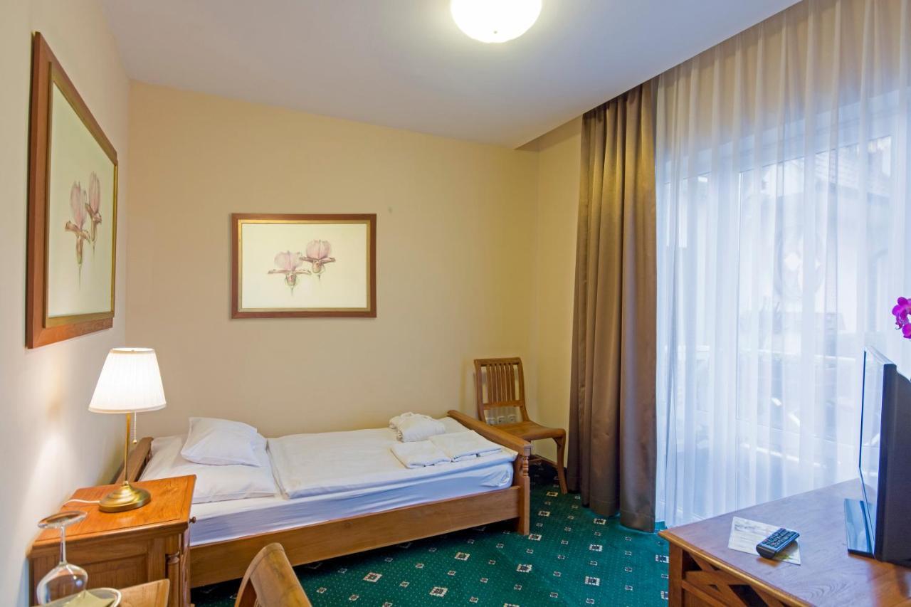 Orchidea Hotel Lipót Zewnętrze zdjęcie